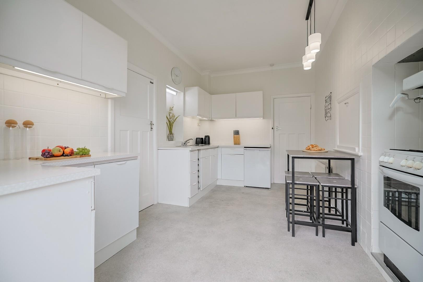 West Cross Lane, West Cross, Mumbles, Swansea, SA3 5LU